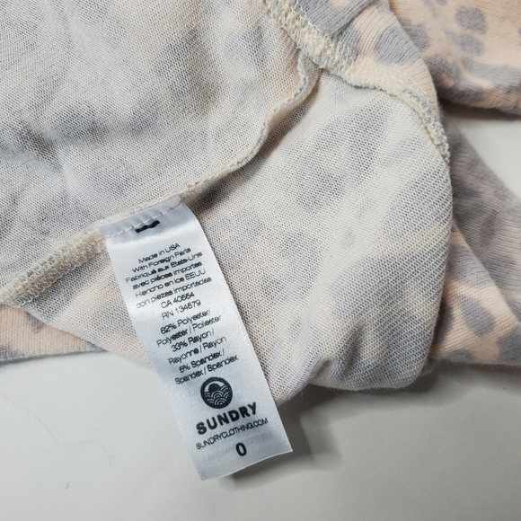Sundry Women's Size 0 XS S Animal Print Sweatshirt New - Picture 6 of 6